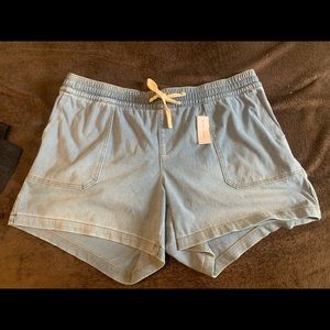 NWT pull-on knit denim shorts - light wash